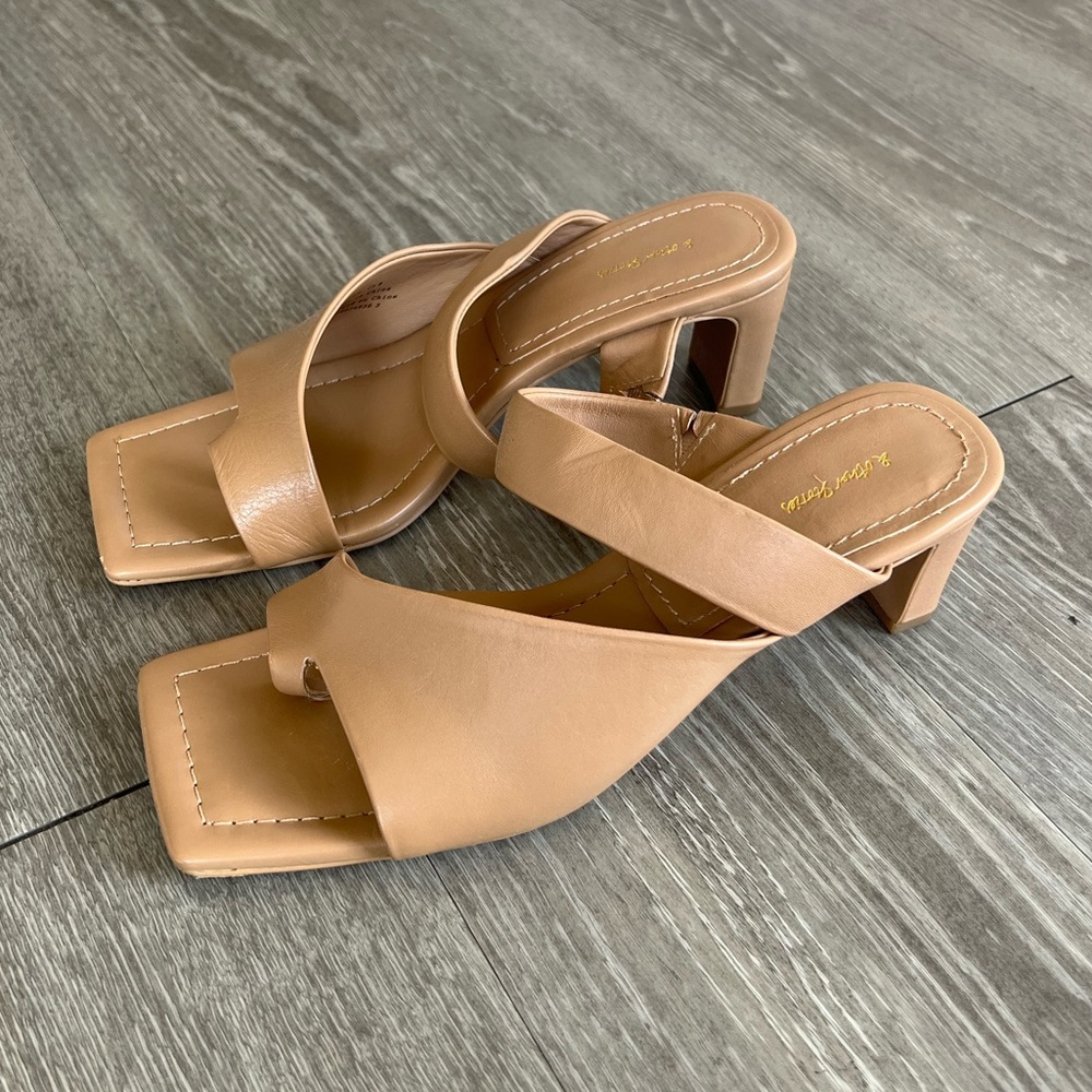 & OTHER STORIES Square Toed Heel Leather Sandals Dark Beige/Tan (7.5 US / 38 EU)